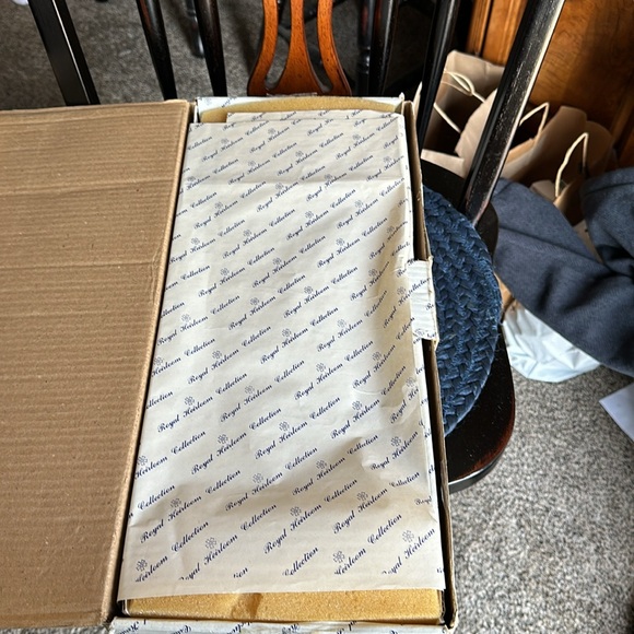 Vintage Royal Heirloom Collection Porcelain Doll Pauline - Picture 11 of 12